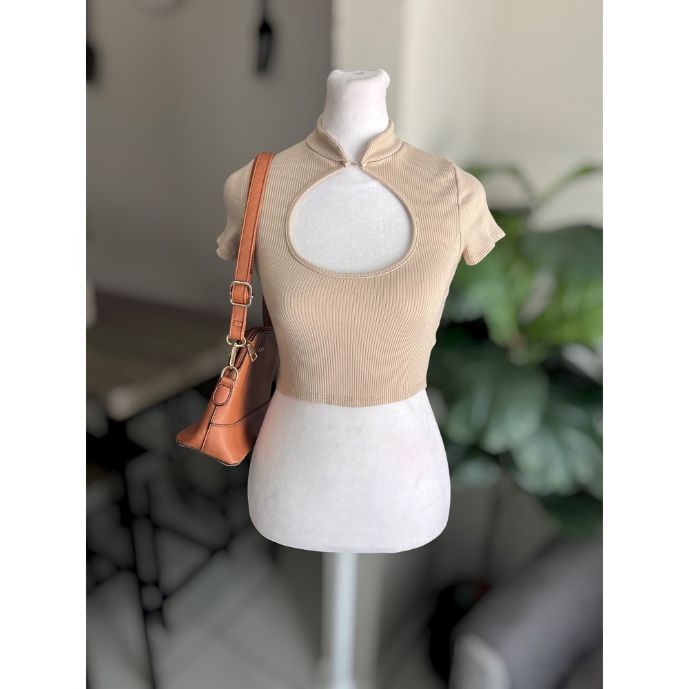 BETTER BE Keyhole Crop Top Size XS
